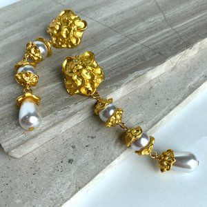 NEW~ Anthropologie Amber Sceats "Clara" Long Gold & Pearl Earrings